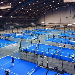Factory Price Panoramic Padel Court with UV Resistant Grass and Durable Steel Structure