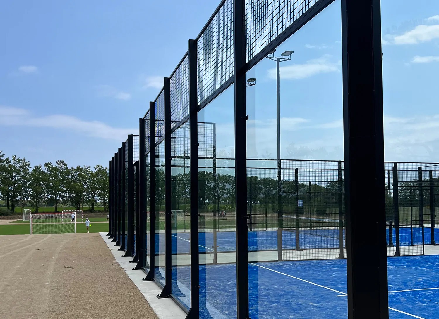 Classic vs. Panoramic Padel Courts: What’s the Difference?