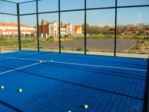 Weatherproof Panoramic Padel Court with LED System and Outdoor Artificial Grass
