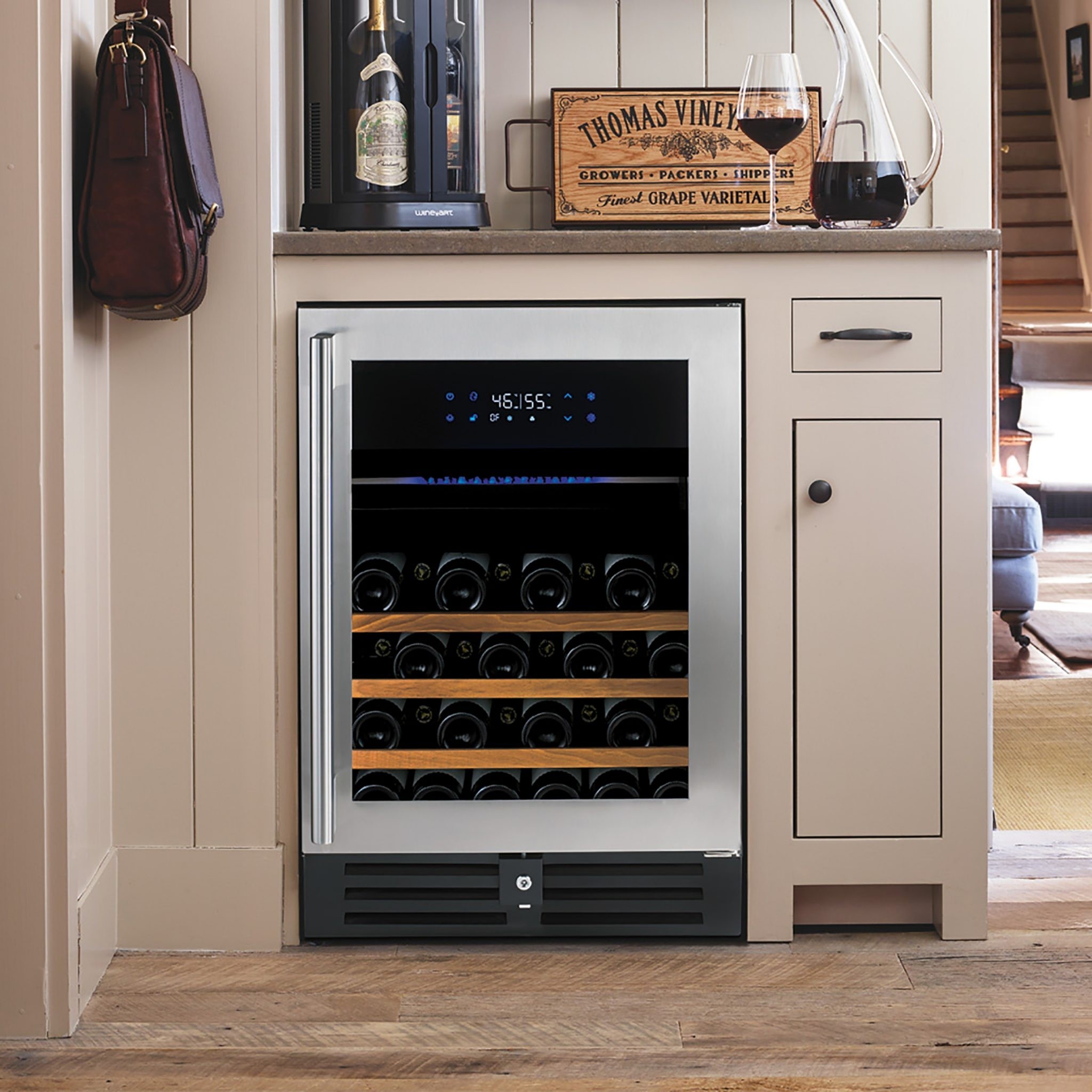 How to Choose the Built-In Wine Cooler That Suits His Family