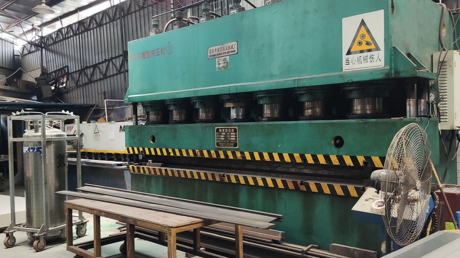 Heavy hydraulic press