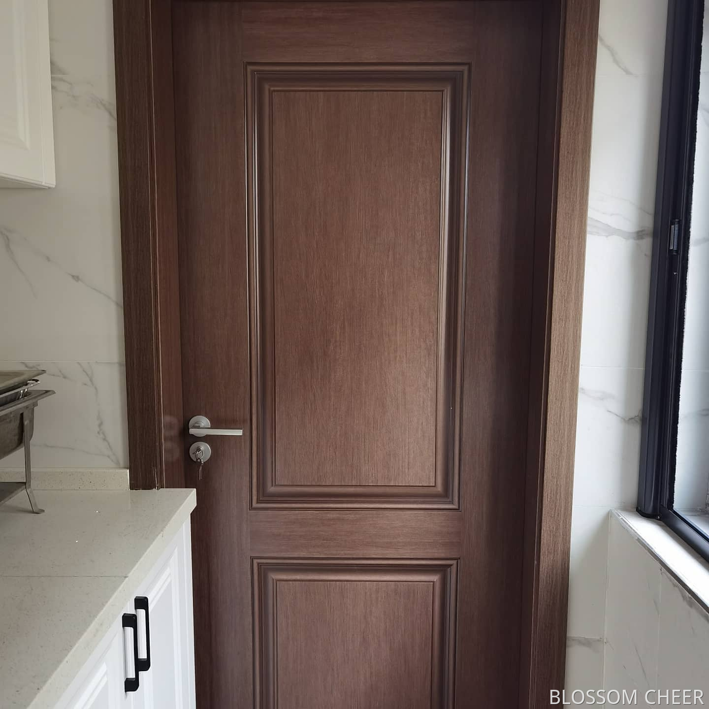 Environmentally friendly paint-free triamine veneer wooden door from client side