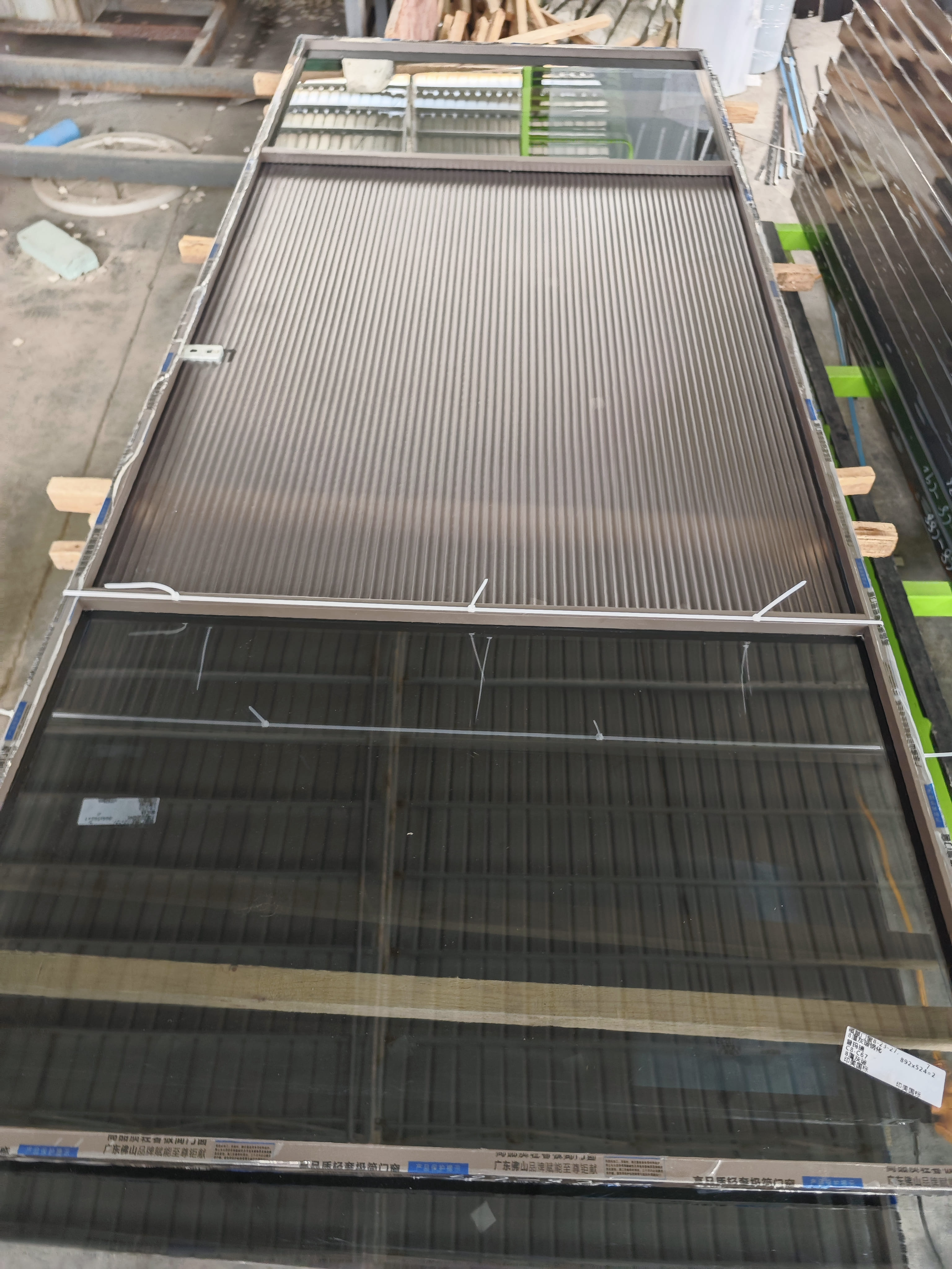 Fenêtre fixe en aluminium avec verre