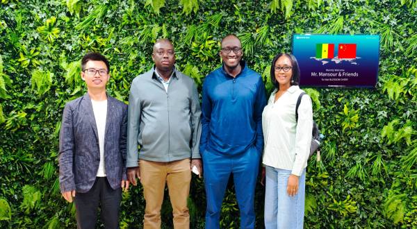 Импортер, ранее работавший на Сейшельских островах, посетил выставочный зал BLOSSOM CHEER.