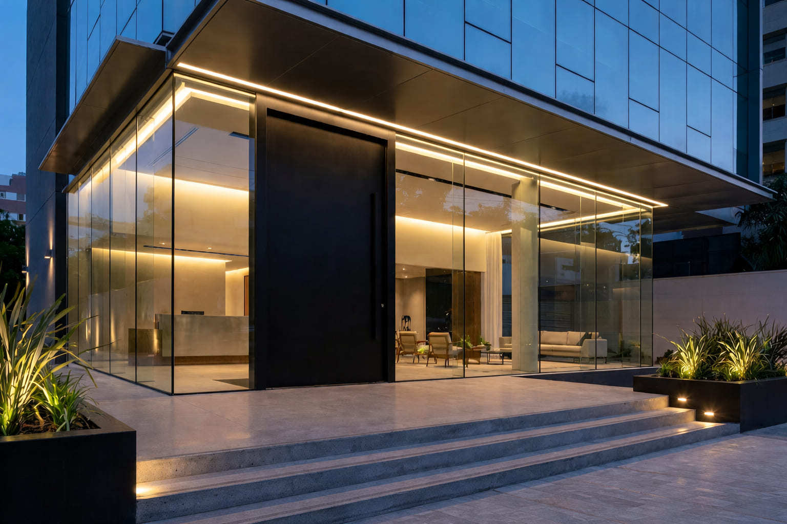 Выбор поворотных входных дверей для коммерческих объектов: руководство по закупкам.