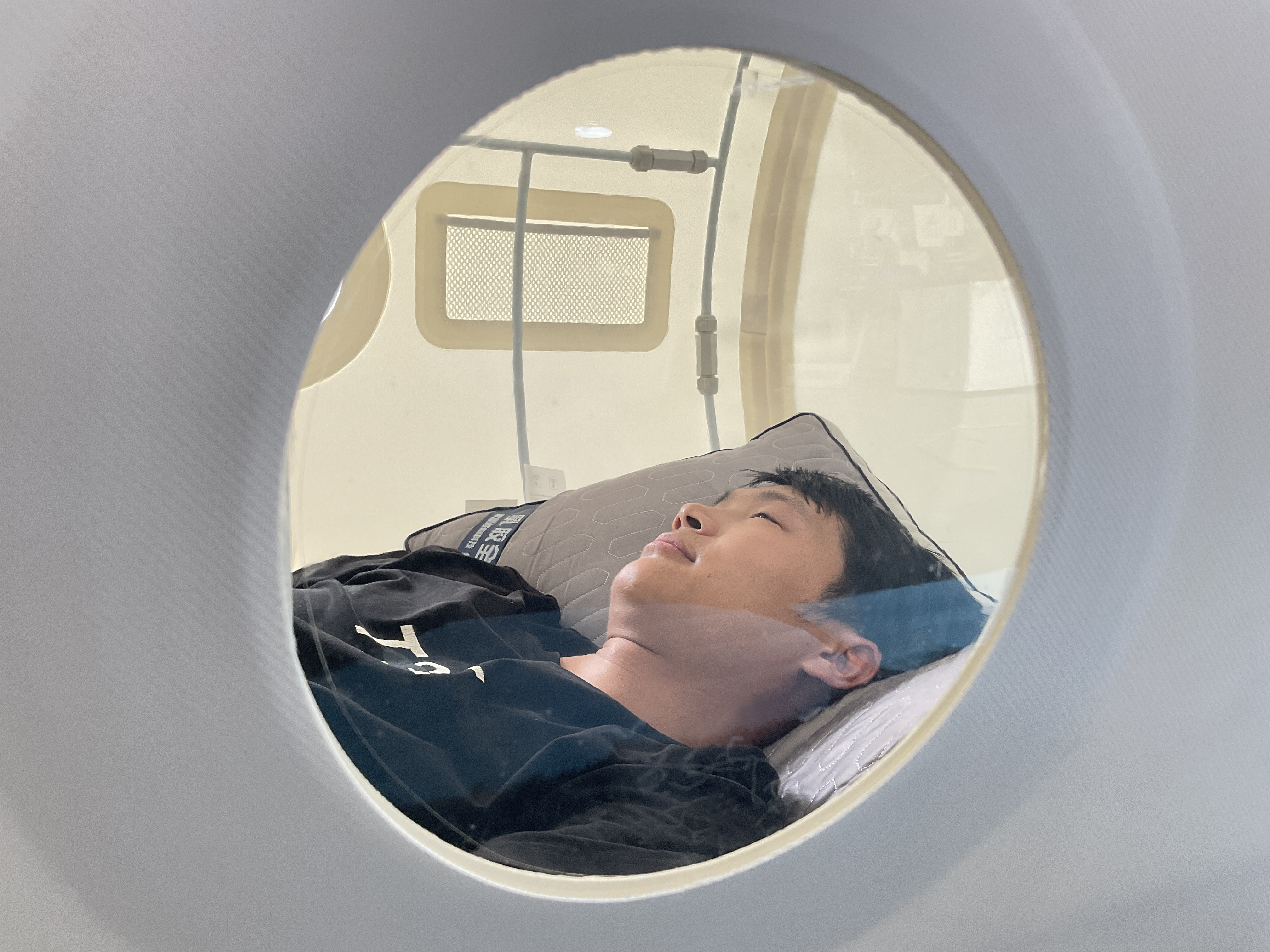 Custom Lying Type Hyperbaric Chamber LT 700 window