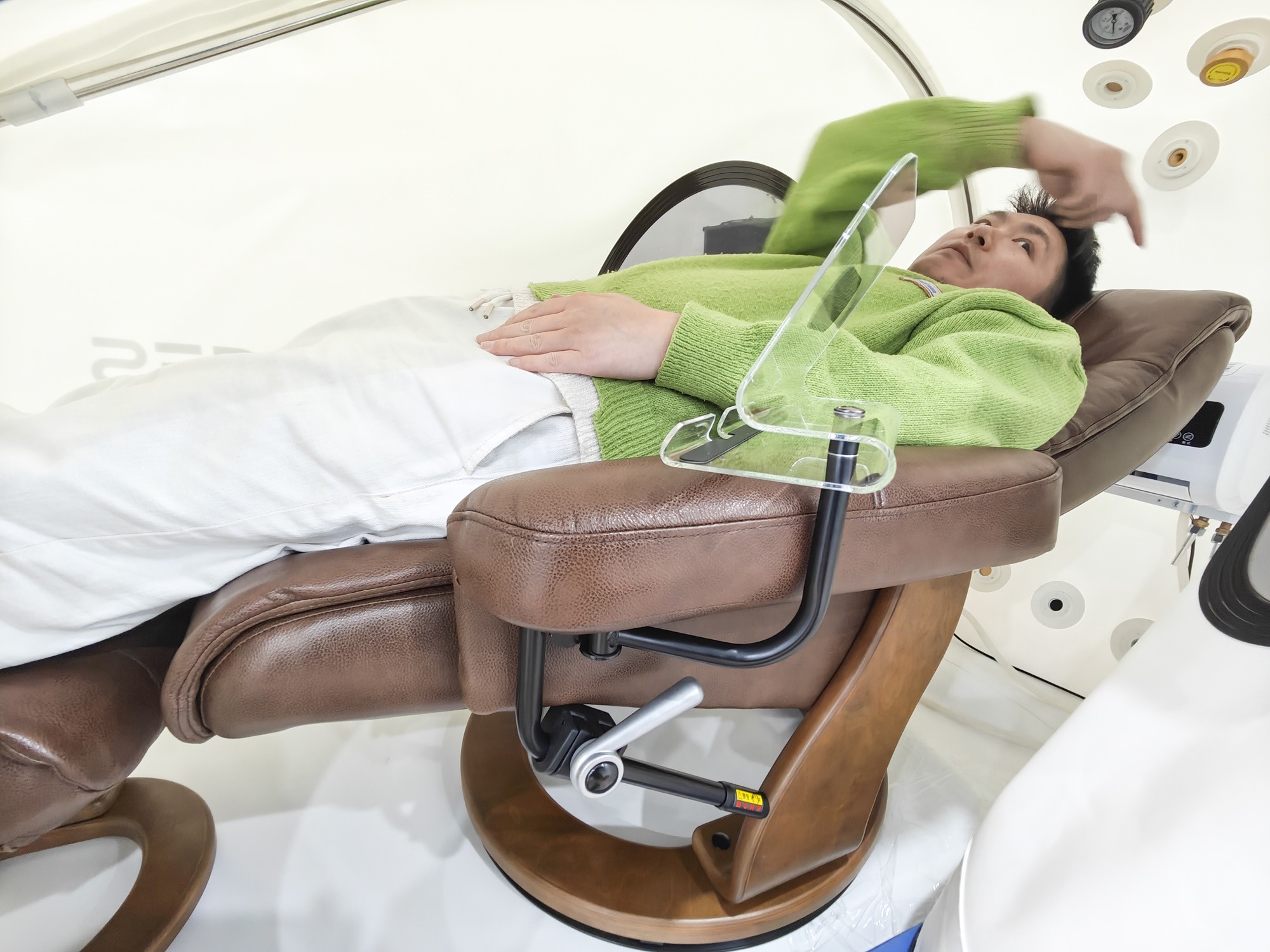 Type B Sitting Hyperbaric Chamber Reading