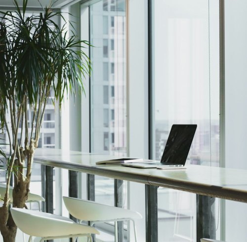 Height-Adjustable Table Base Buying Guide: Height Range, Load Rating and Cycle Life