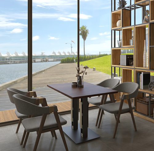 ثقافة وعواطف الطاولات والكراسي المعدنية