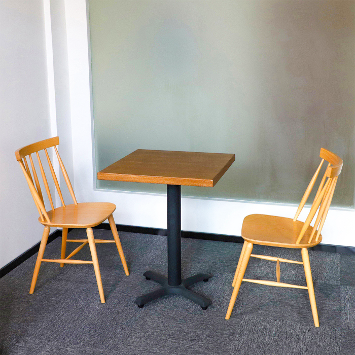 レストランの屋内および屋外のカスタムクロステーブルベース