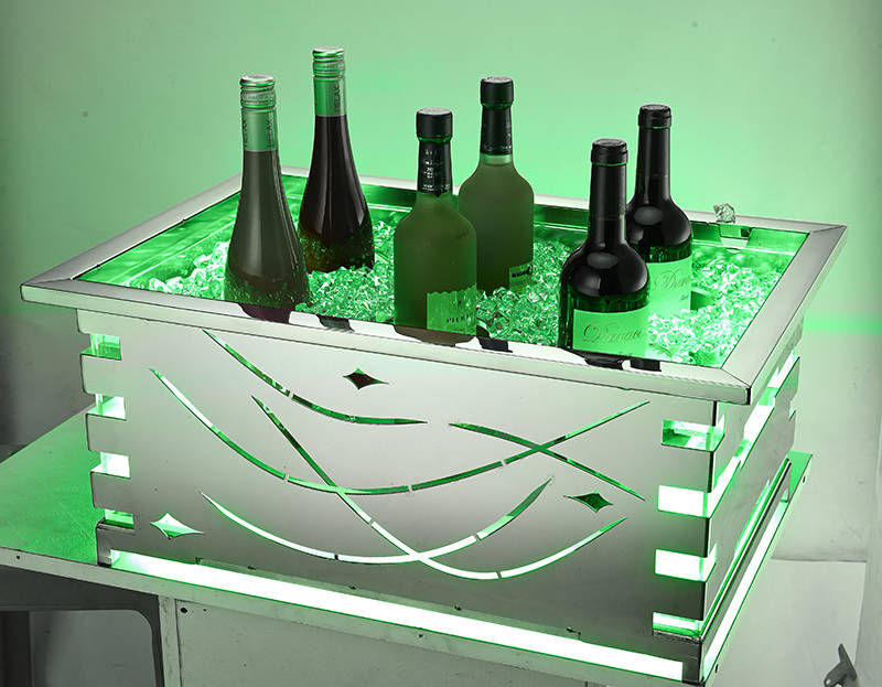 Stainless steel ice bed display for hot-climate hotel buffets
