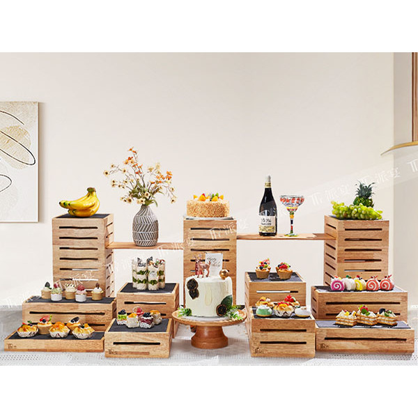 Elevate Your Wedding Banquet with an Oak Dessert Stand