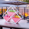 Sublimez votre présentation de desserts avec PYEIN® : le présentoir à macarons en acrylique idéal pour les hôtels et les buffets.