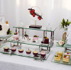 Présentoir à dessert en verre avec cadre en tube carré en acier PYEIN® : une pièce maîtresse moderne pour des buffets élégants