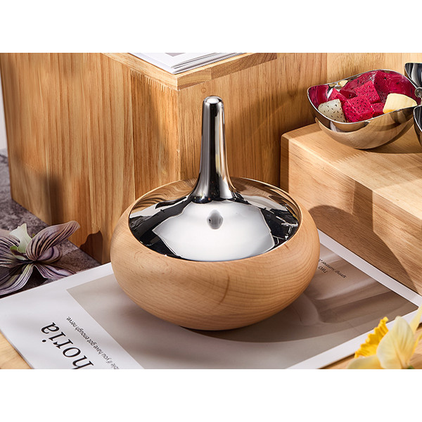 برطمان حلوى على شكل بصلة بغطاء من الفولاذ المقاوم للصدأ وقاعدة من خشب البلوط