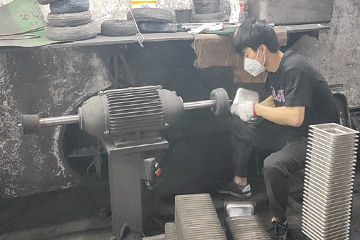 Surface polishing of stainless steel buffet equipment products