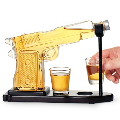 Hot Popular Pistol decanter set with 2 glass Whiskey Decanter Set glass whiskey bottle gun decanter