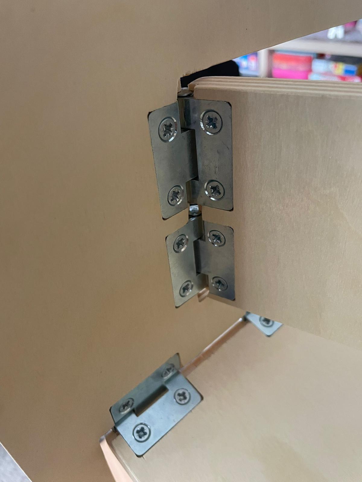 Hinge Countersunk Holes vs Round Holes – Key Differences