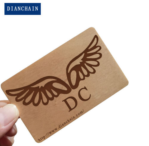 Cartes en bois découpées au laser personnalisées et écologiques de taille standard RFID, carte-clé intelligente en bambou NFC