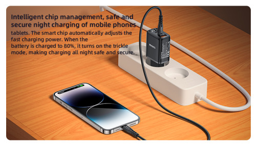 YC69 PD 30W Fast Charging 2*TC & USB Three Ports Smart Digital Display EU Standard Fast Charger