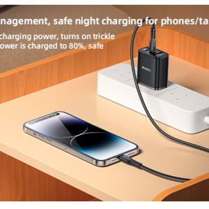 YC12U USB-A & USB-C Dual-port PD 20W Fast Charging US Digital Display Charger