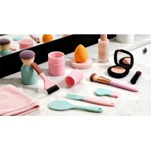 Go Green in Your Beauty Routine: The Eco-Friendly Benefits of Reusable Silicone Makeup Brush Applicators
