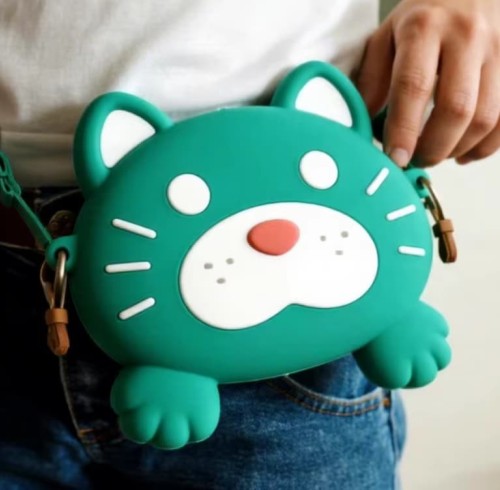 Is a silicone pet training snack pack safe for storing homemade pets treats？