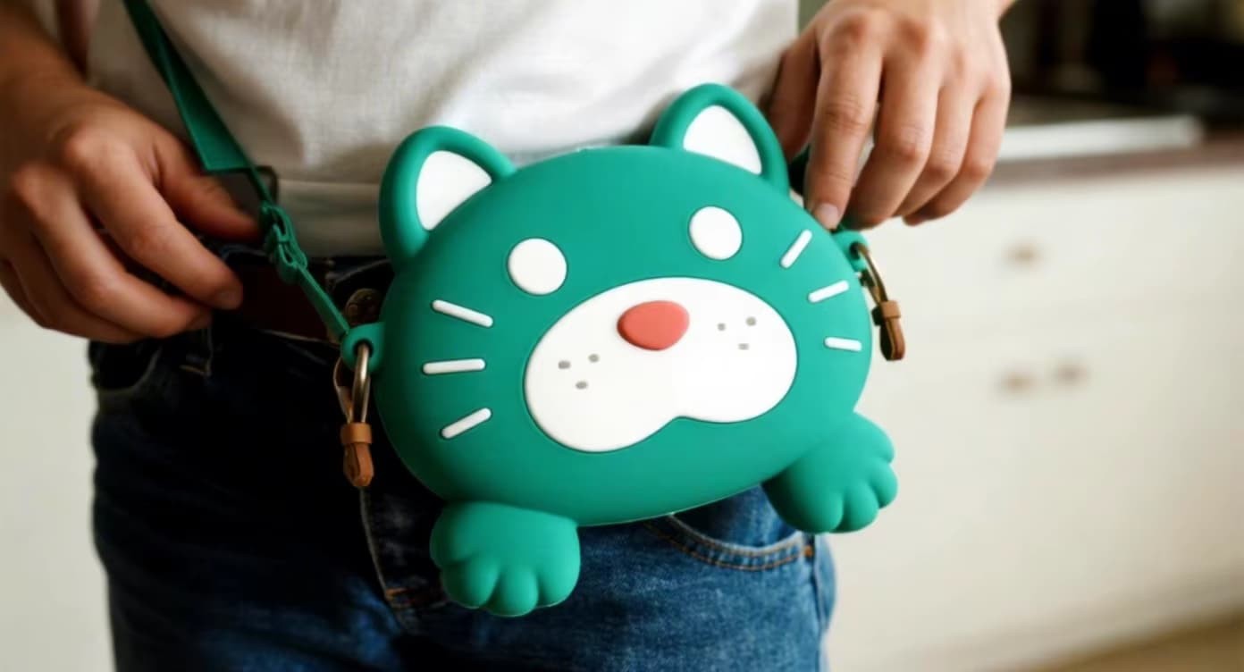 Is a silicone pet training snack pack safe for storing homemade pets treats?