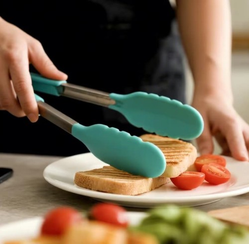 Baking Without Scratches: How Silicone Food Tongs Handle Delicate Cakes, Breads, and Pastries
