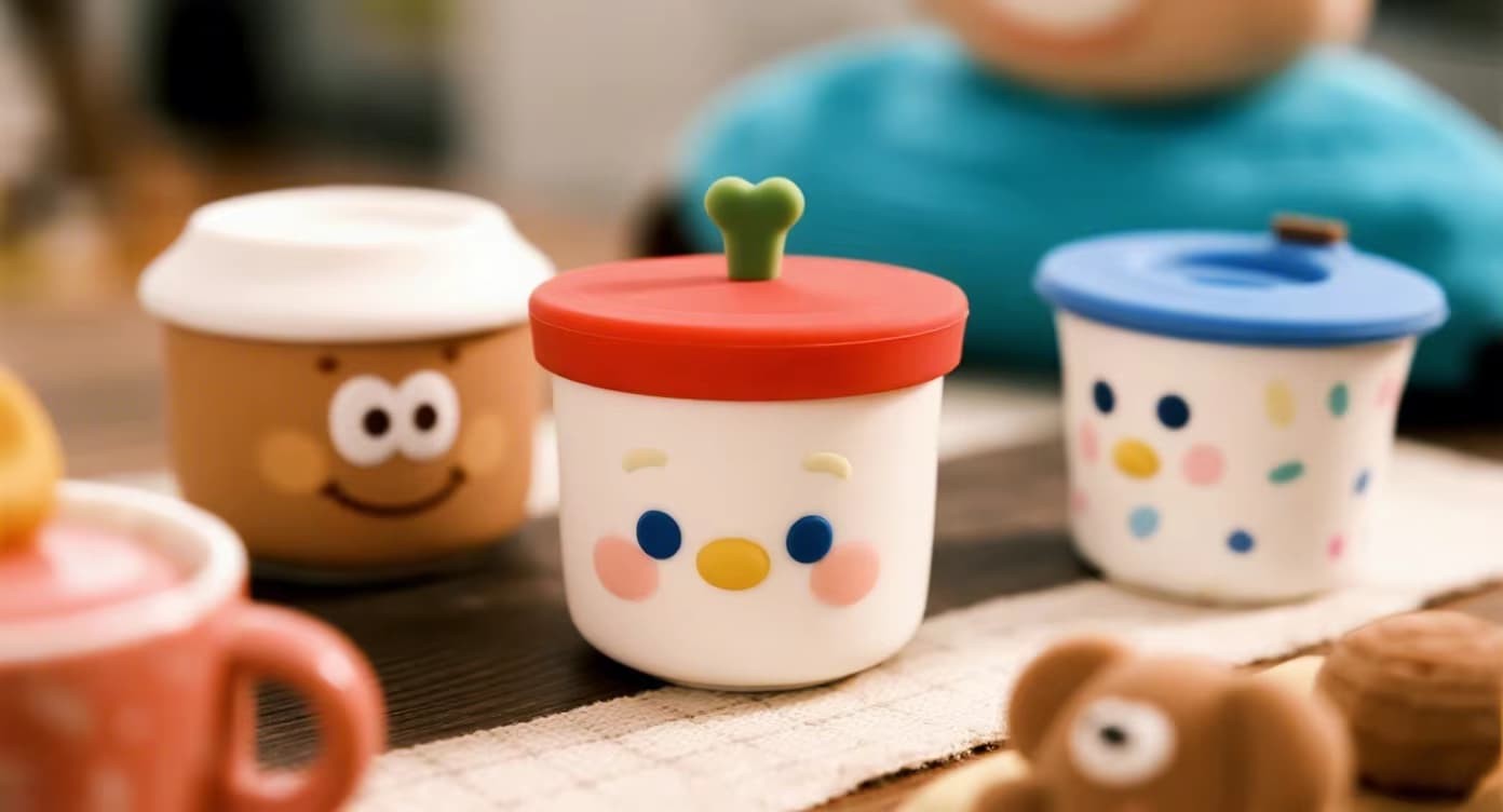 Custom logo silicone mug lids for brand promotions – debossed, embossed and printed logo options on cartoon animal cup toppers