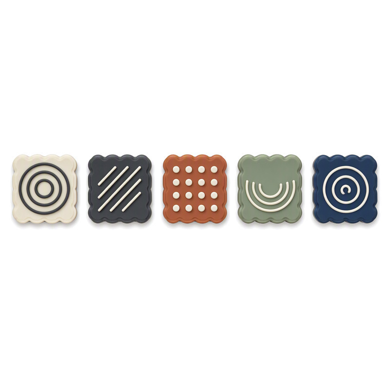 Moulded silicone labels with horizontal rib pattern on pentagon-shaped patches for bag decoration