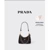 Prada/普拉达女士再生尼龙和亮面皮革迷你手袋