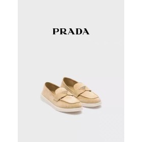 Prada/普拉达女士珐琅金属三角形徽标饰麂皮乐福鞋