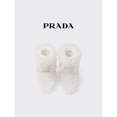 Prada/普拉达女士三角形徽标饰雪地派对羊皮踝靴
