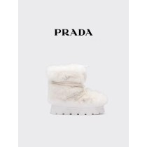 Prada/普拉达女士三角形徽标饰雪地派对羊皮踝靴