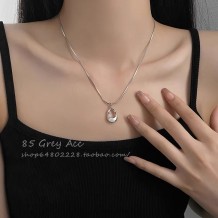 镂空水滴金属极简风项链女2023新款爆款小众轻奢锁骨链气质百搭