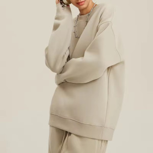 Custom Women Long Sleeves Crewneck Sweatshirt Manufacturer | Custom Blank Sweatshirts suppliers