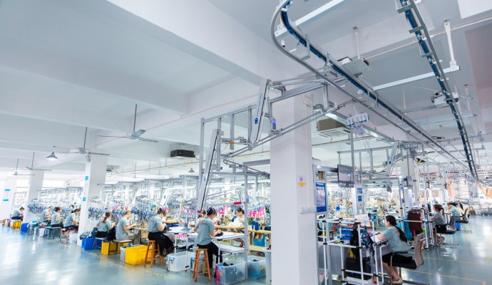 Eationwear sewing workshop: intelligent hanging production line with numbered stations