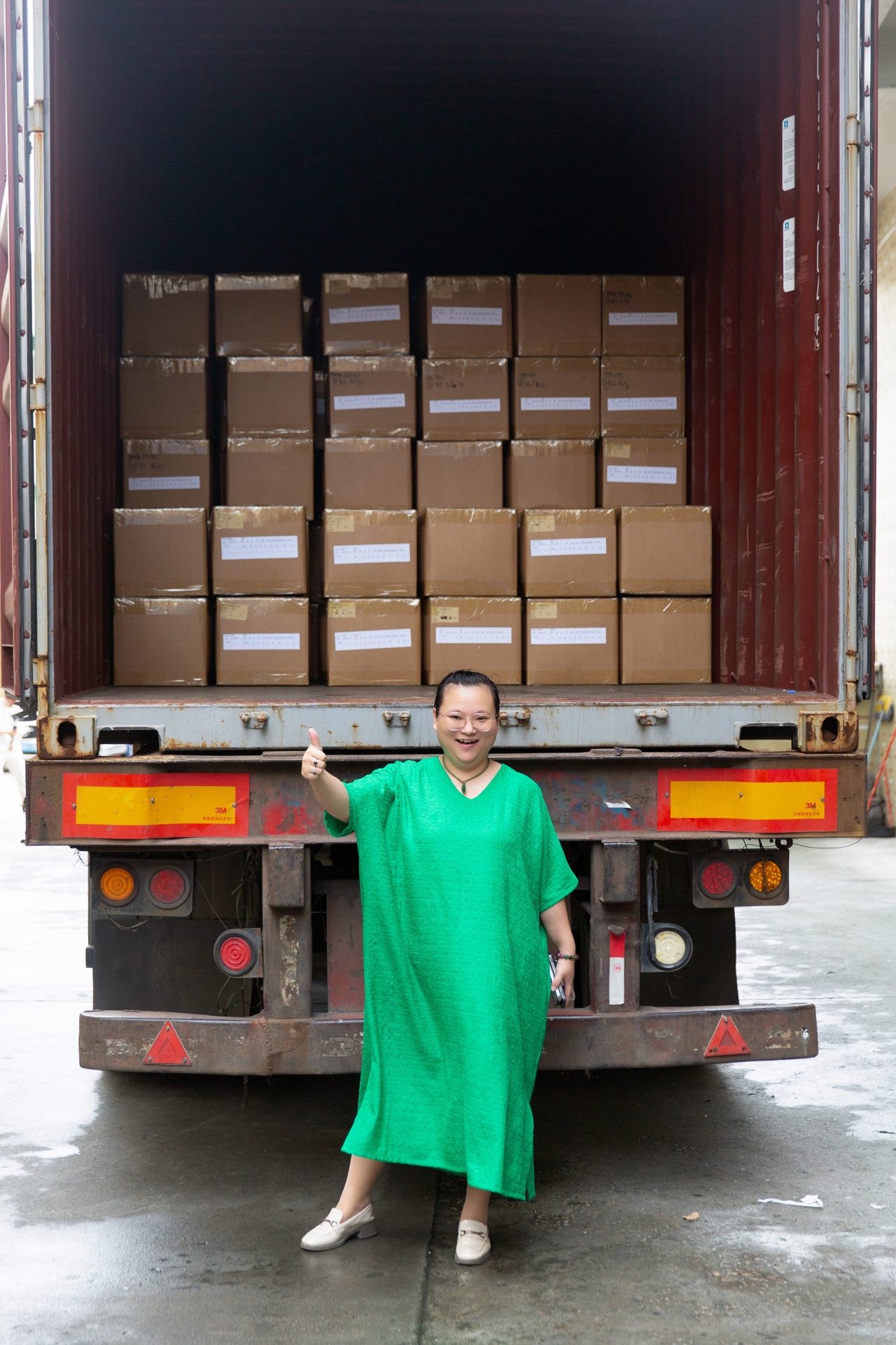 Container loading at a sportswear manufacturer: full truck shipment, the final link of capacity and fulfillment capability