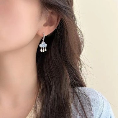 Small fresh blue crystal cloud earrings for women, versatile, sweet, and high-end earrings, niche design, and light luxury earrings