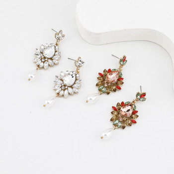 Cross border retro pearl earrings from Europe and America, high-end floral alloy studded earrings, light luxury feng shui drop shaped earrings