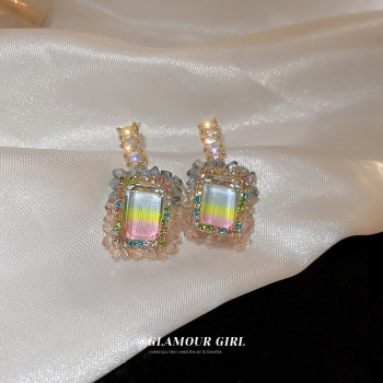 Silver Needle and Diamond Gradual Crystal Illusion Earrings, Small and Luxury, Luxury, Heavy Craft Style Earrings, High Grade Earrings, Female