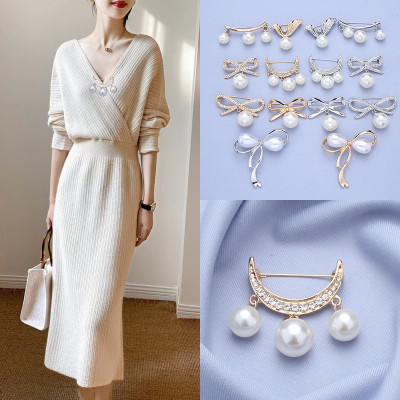 Wholesale diamond studded pearl brooch dresses, versatile suits, pin accessories, light luxury temperament, clothing accessories, fashionable corsage