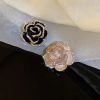 Camellia flower brooch high-end women's exquisite niche design sense 2023 new trendy high-end suit pin accessories