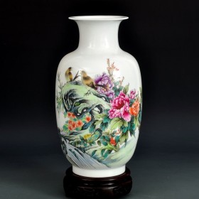 Authentic Chinese Style Living Room Decor - Enhance Your Space with Retro Elegance