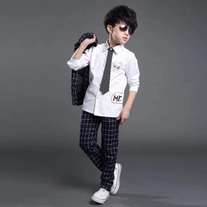 男孩套装
