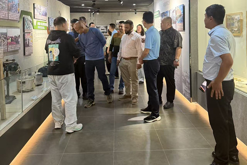 Bangladesh business delegation visiting Bousit and touring the Shunde Home Appliance Association