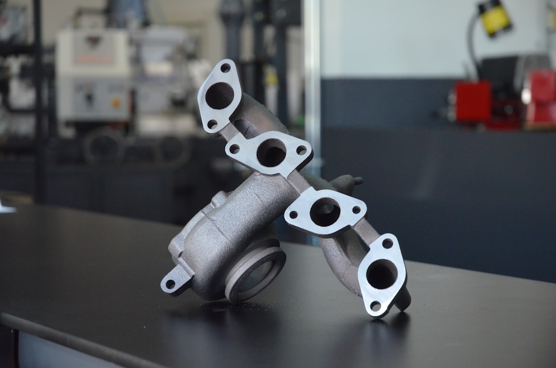 An intricate, lightweight car bracket created with MJF 3D printing