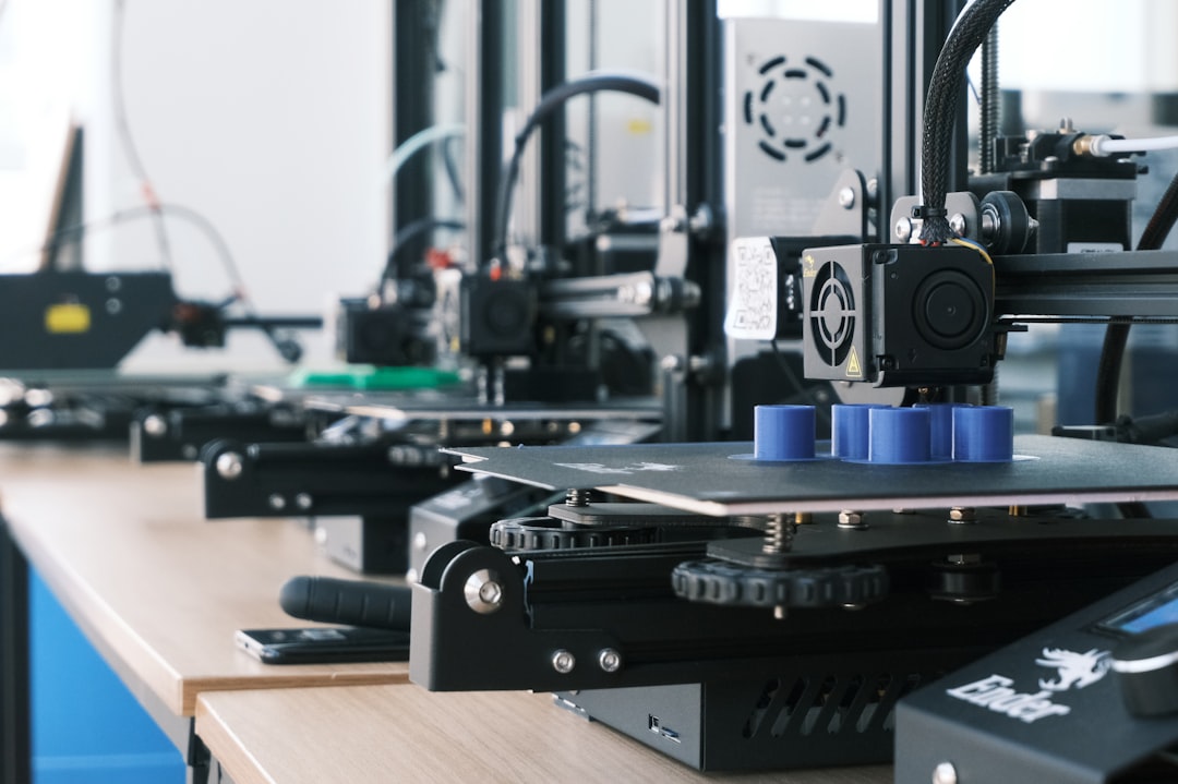 Image of a 3D printer and an injection molding machine working in tandem