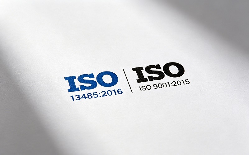 ISO 13485 and ISO 9001 certification logos displayed prominently.